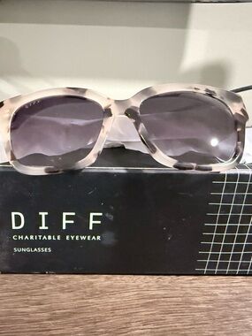 Diff Eyewear Cream Translucent Tortoiseshell Sunglasses